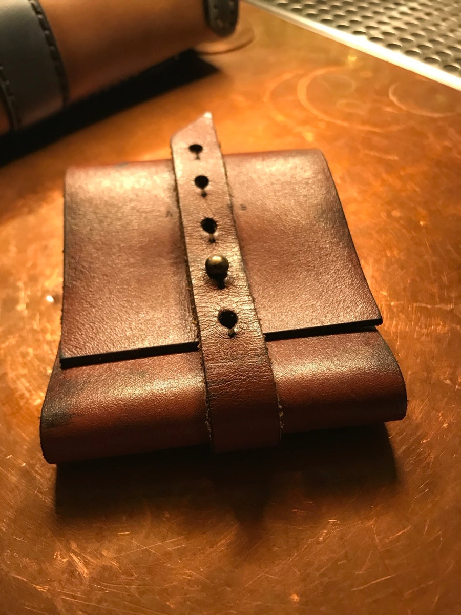 Check presenter closed on its strap